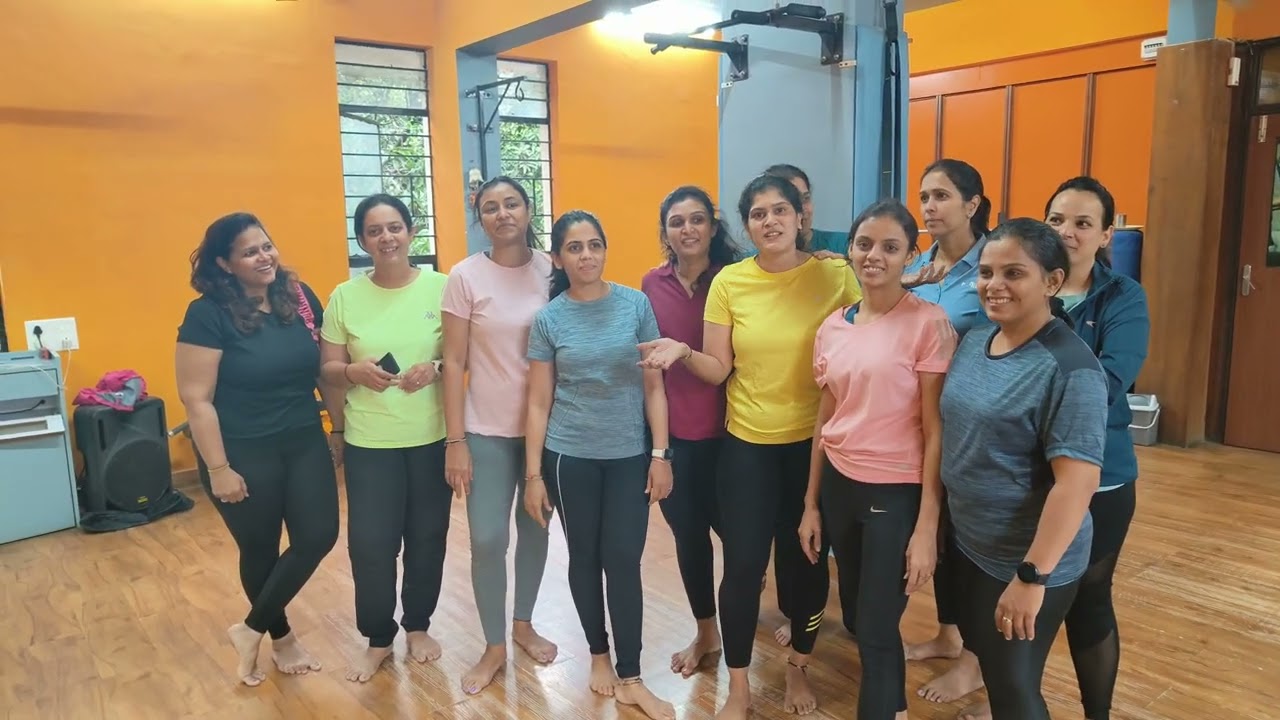 Kitty Group – Partner Yoga (6JiSF3CyLUQ)