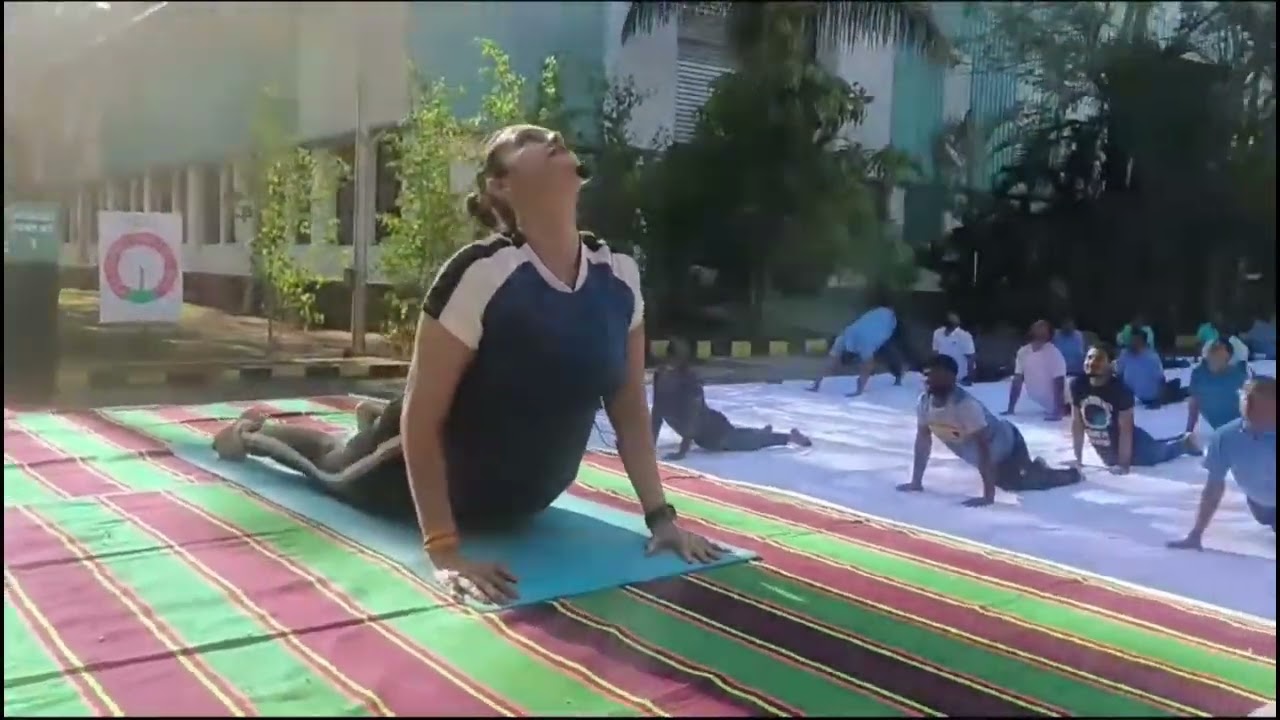 Kirloskar – Saswad Branch – Bliss Yoga with Clapping & Laughter